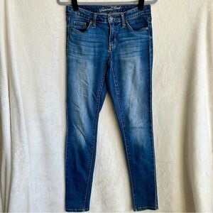 Universal‎ Thread Mid Rise Medium Wash Light Fading Skinny Jeans Size 2/26R